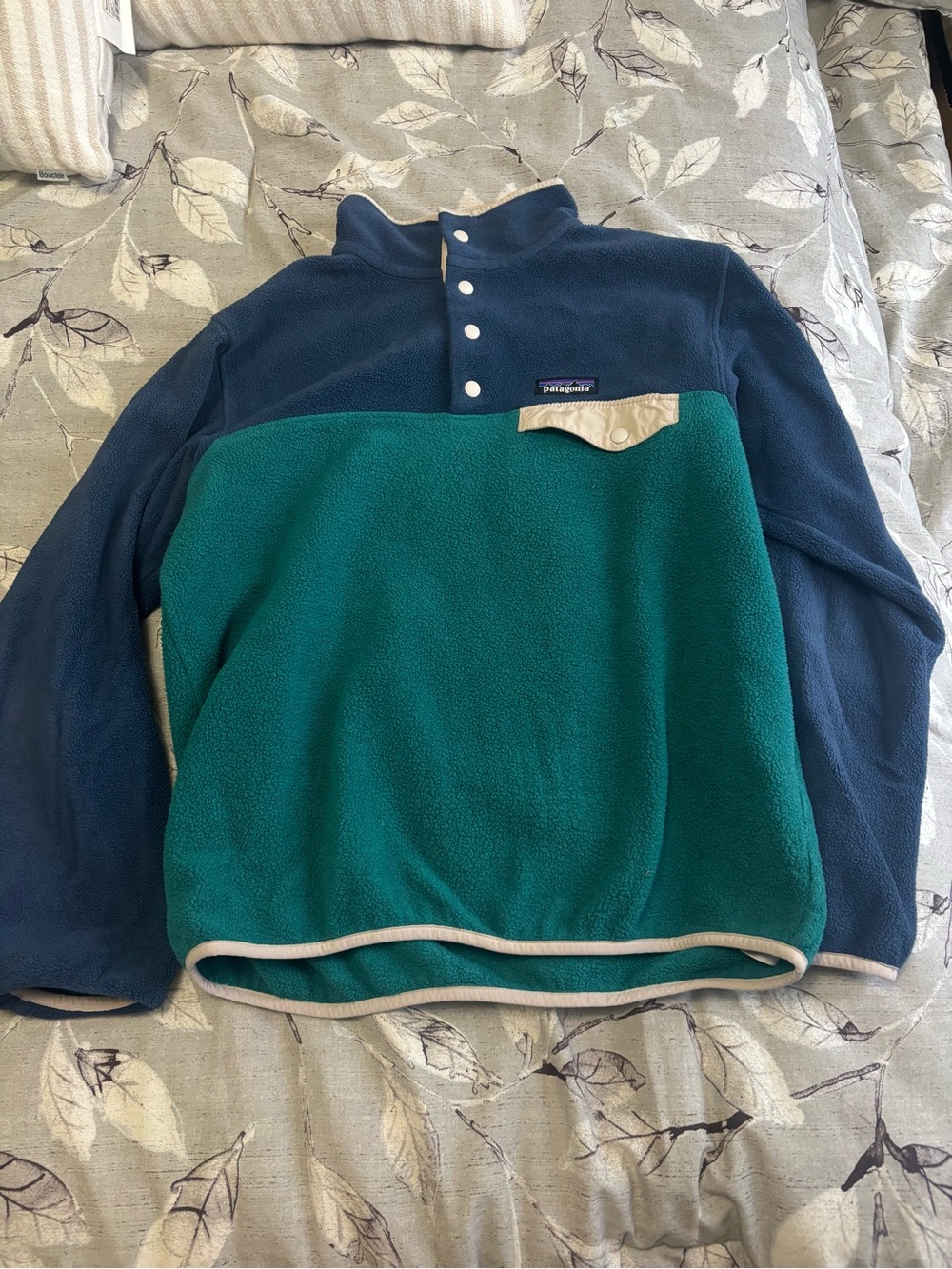 Patagonia women’s Two-Tone Popper Fleece - Navy & Teal